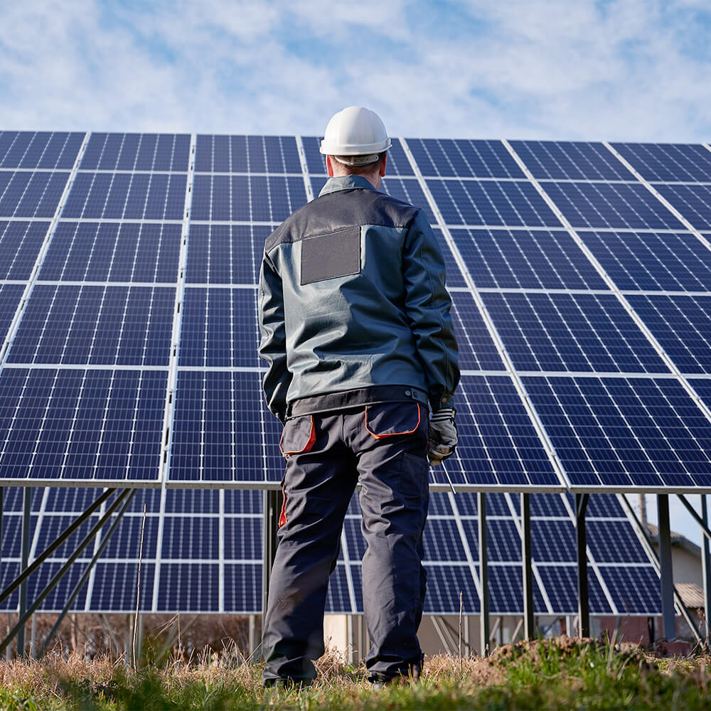 ⾃⾝が太陽光発電所のオーナーであり、
お客様に寄り添ったサービスを約束します。